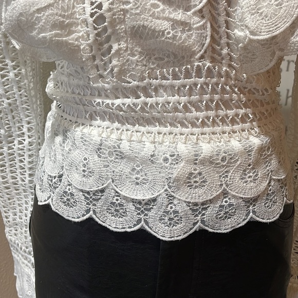 High Classy Loni pretty lace top - Picture 2 of 8